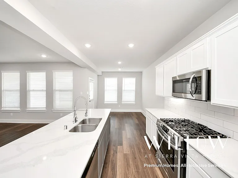 10518 Moon Valley Ln — Photo 3