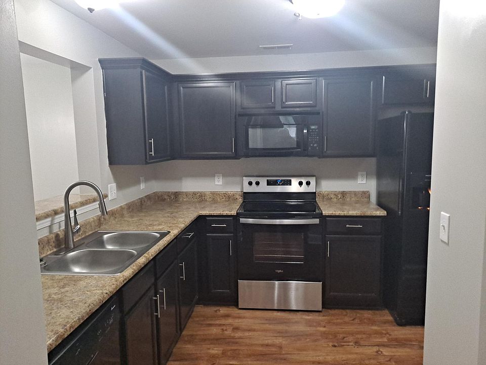 Kitchen, with New Stove and Fridge