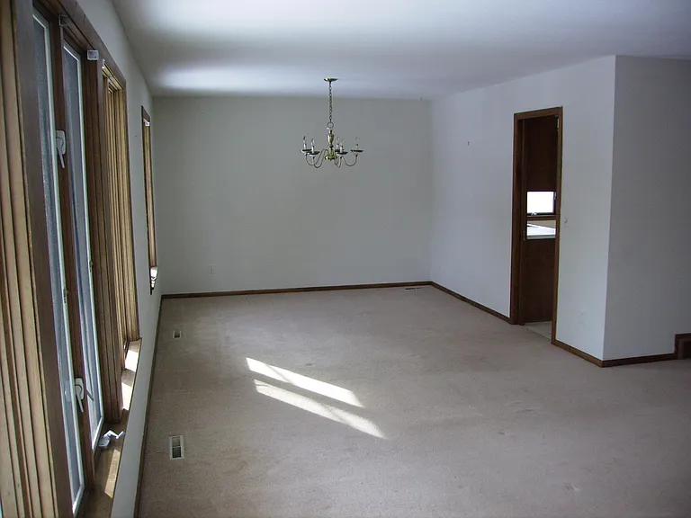 5317 Malibu Dr — Photo 5