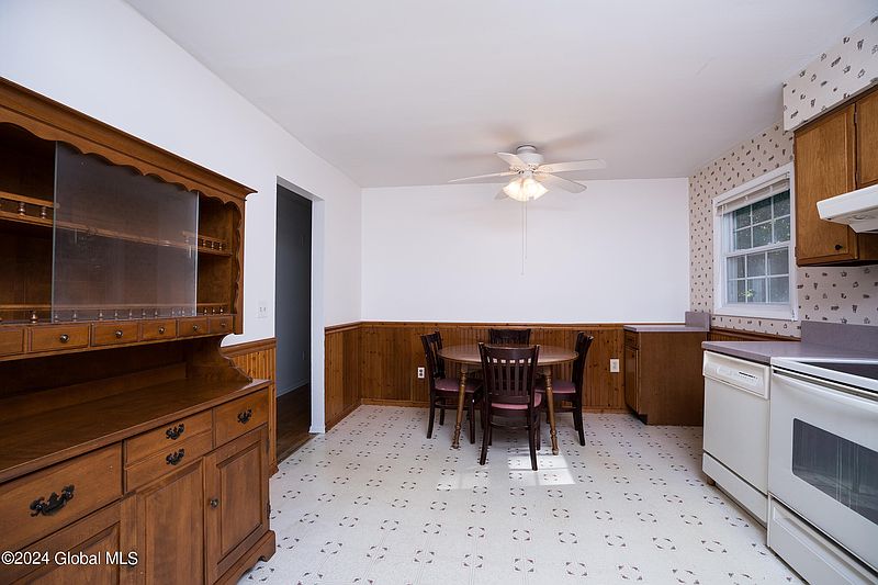 4th image of 144 Woodin Road