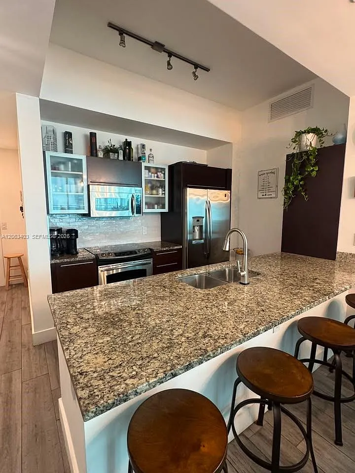 2 bed, 2.5 bath, 1289 sqft, $4,500 — Photo 4