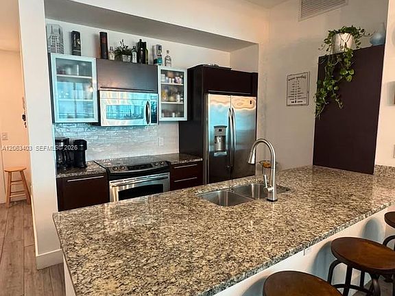 4th image of 951 Brickell Ave APT 910