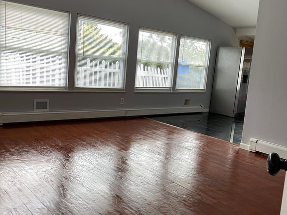 3rd image of 8 Avenue D
