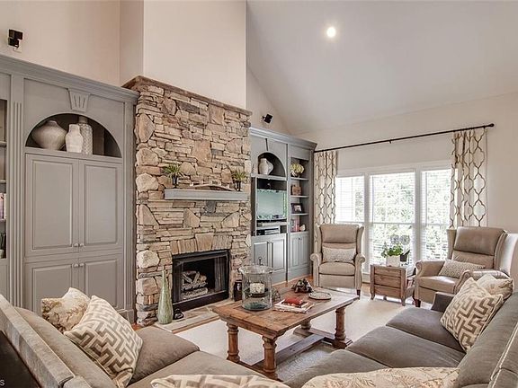 5th image of 203 Pearce Dr