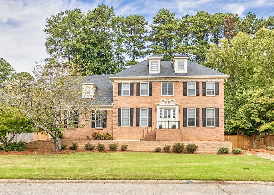 1st image of 736 Oxford Ct