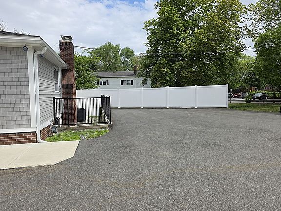 2nd image of 165 Garfield Ave