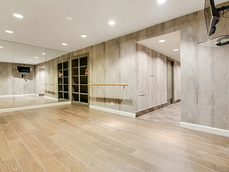 Woodcliff Apartments — Photo 48