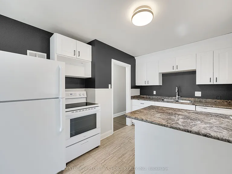 50 Columbia St W — Photo 14