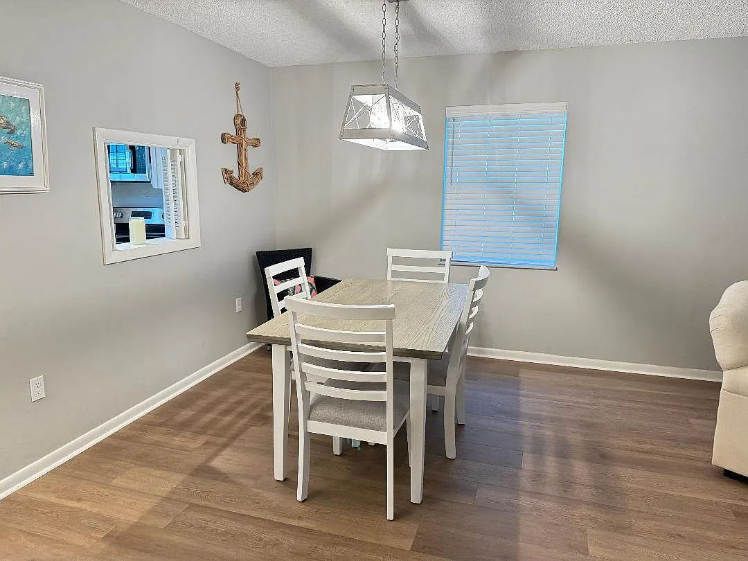 2 bed, 1070 sqft, $2,400 — Photo 4