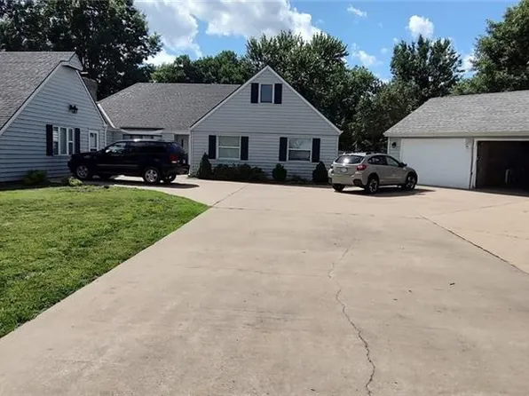5 Canary Cir, Iola, KS 66749