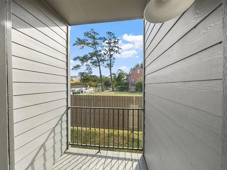 2616 Riverside Dr #M — Photo 9