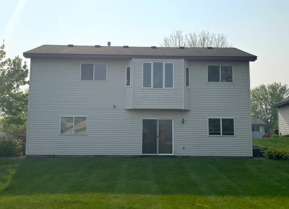 Building Photo - 722 Village Green Ln