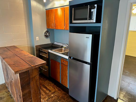 4th image of 901 SW Saint Clair Ave #208