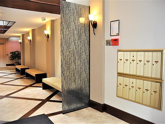 3rd image of 4540 Laclede Ave APT 304