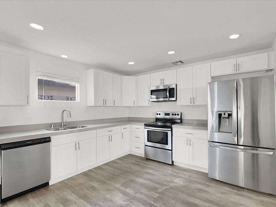 1st image of 2325 Mariposa Ave