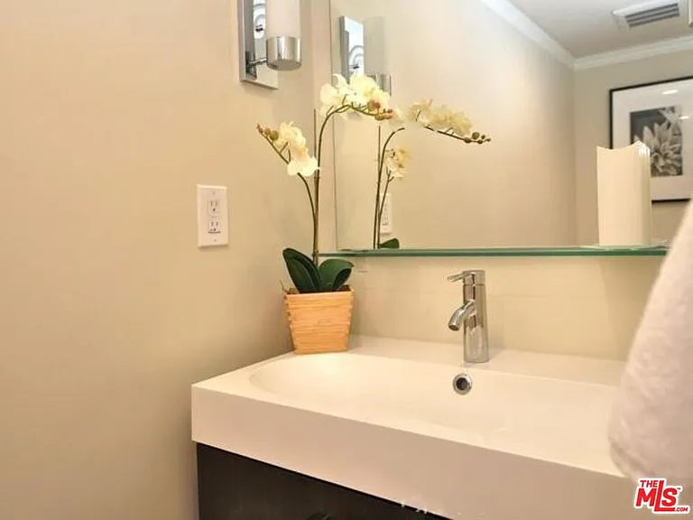 5354 Lindley Ave #301 — Photo 16