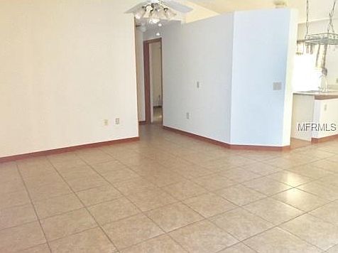 5th image of 689 Cheltenham Ave