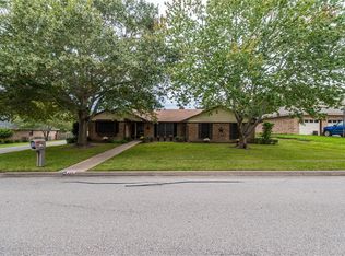 208 Duerr Dr, Bellville, TX 77418