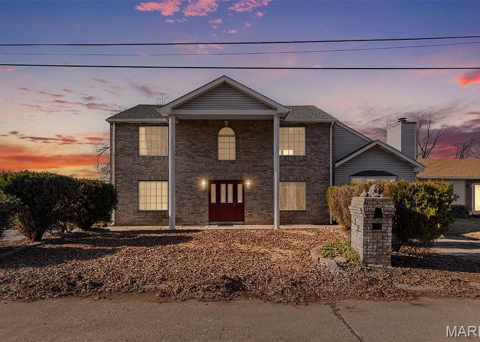 32 Hilltop Pl, East Saint Louis, IL 62203 | Zillow