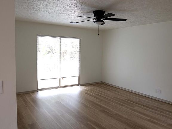 4th image of 4 Lake Vista Ct