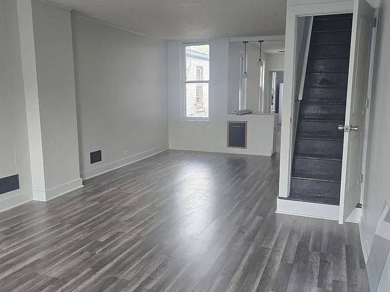 827 N 10th St — Photo 2