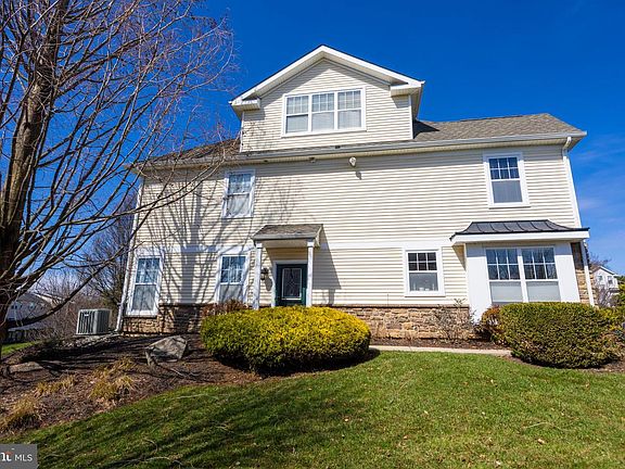 3rd image of 36 Old Cedarbrook Rd