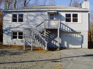 E Thirty Ridgefield Dr, Tobyhanna, PA 18466