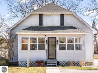 715 Sunnyside Dr, Cadillac, MI 49601