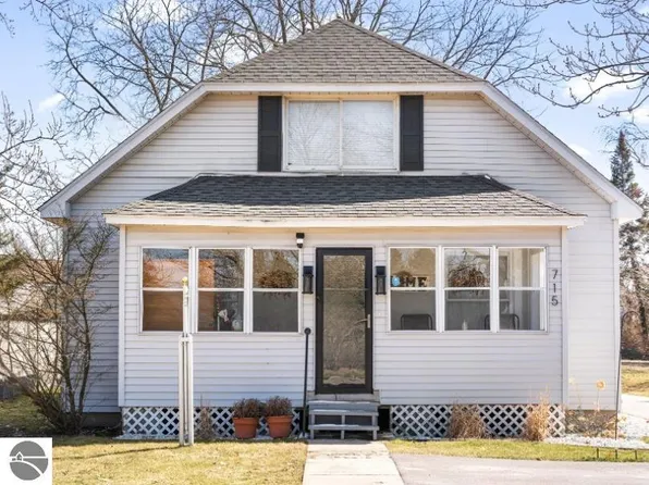 715 Sunnyside Dr, Cadillac, MI 49601