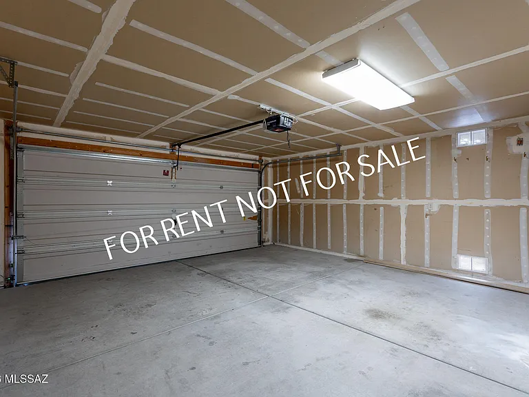 2439 W Rousseau St — Photo 37