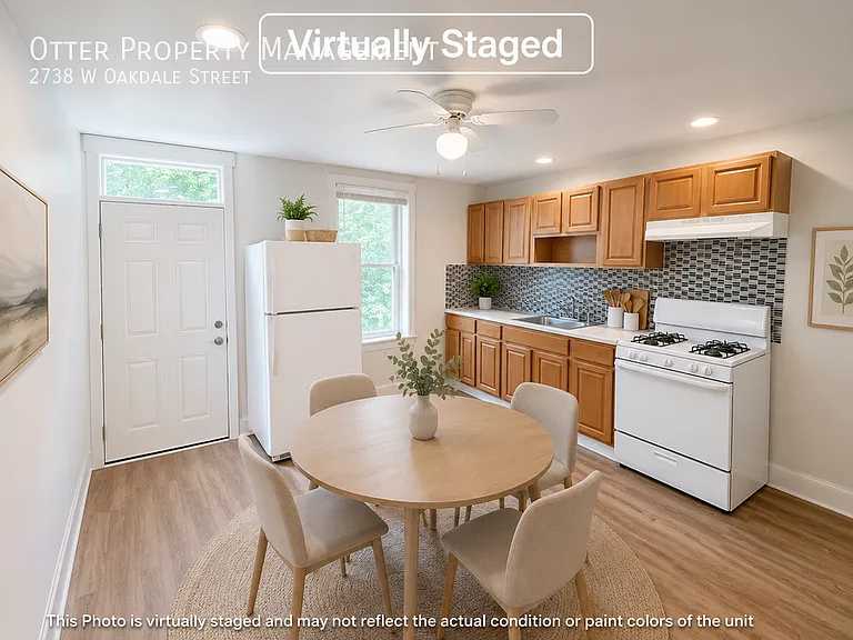 2738 W Oakdale St — Photo 2