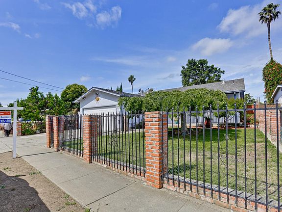 3rd image of 2465 Gloria Way