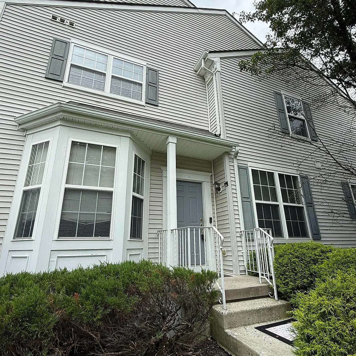 3 bed, 2.5 bath, 2194 sqft, $3,300 — Photo 3