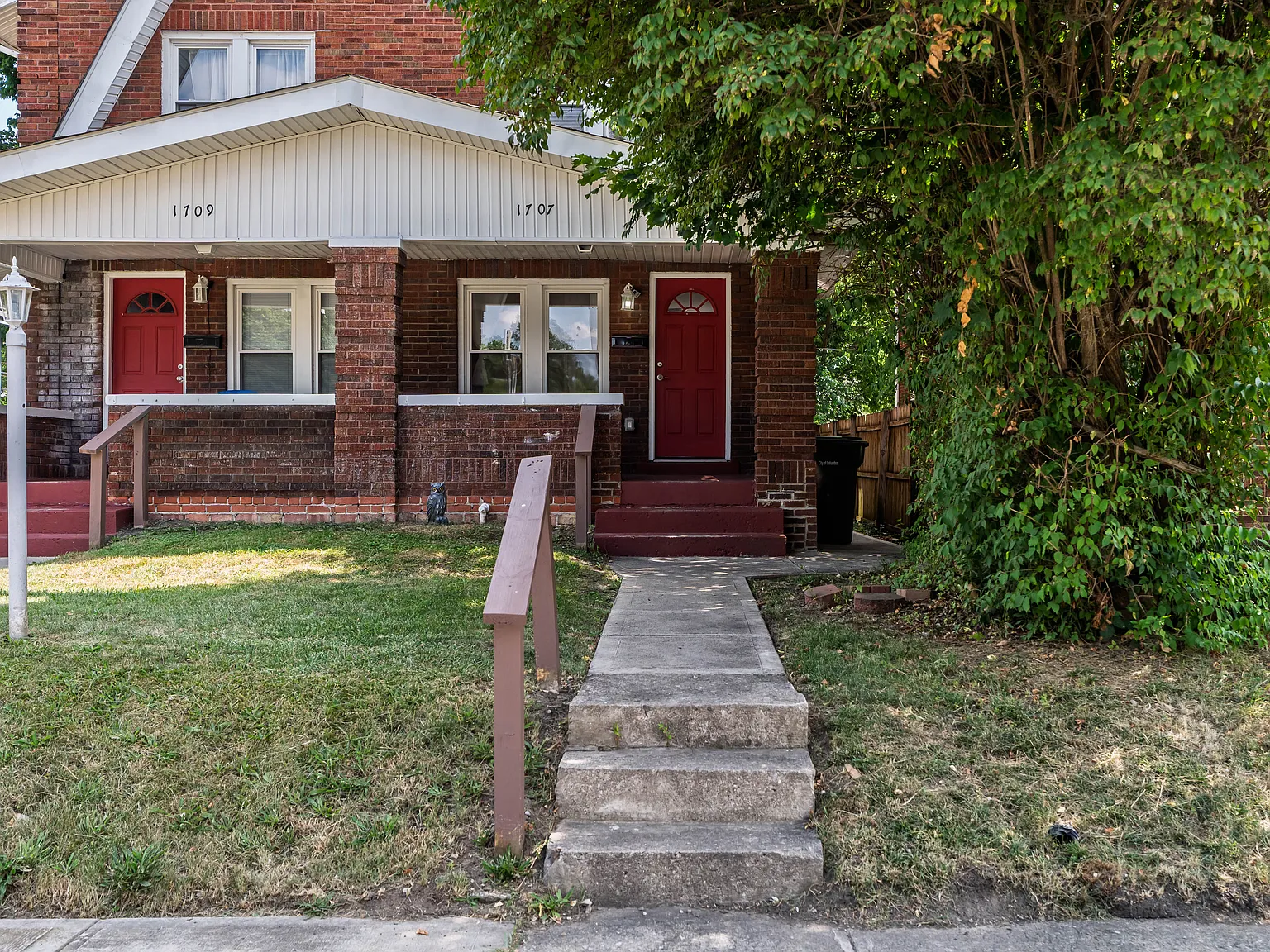 3 bed, 1.5 bath, 1176 sqft, $1,600 — Photo 2