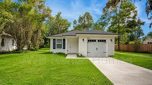 8008 W Railroad Ave Photo 1