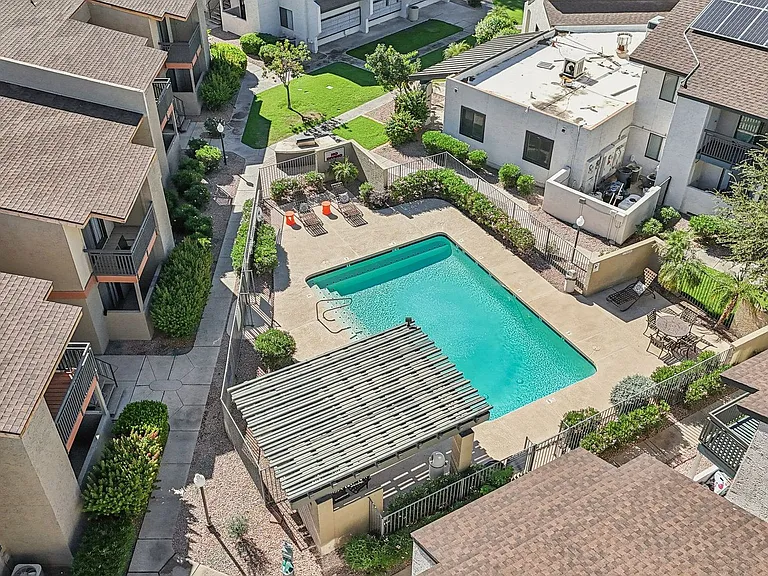 Tesoro Apartments — Photo 20
