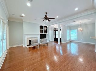 3919 Meadow Ridge Dr, Baton Rouge, LA 70817