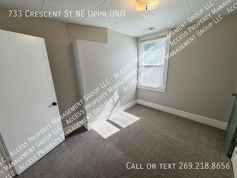 733 Crescent St NE — Photo 12