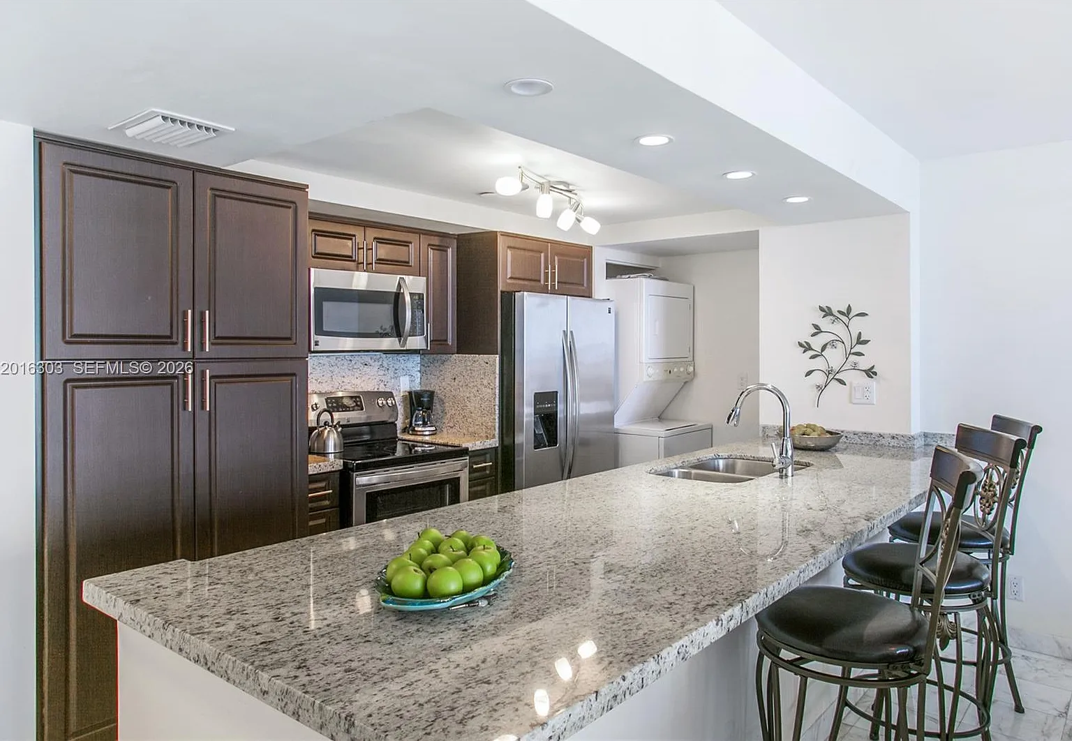Venetia Condo — Photo 3