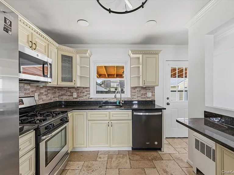 4 Cecil Pl — Photo 11