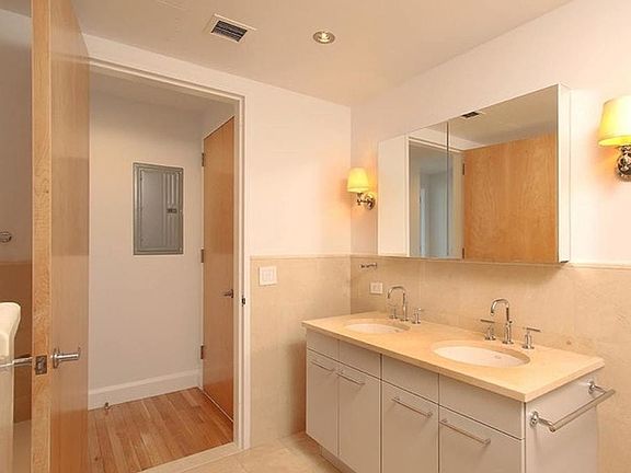 5th image of 121 W 19th St APT 10D