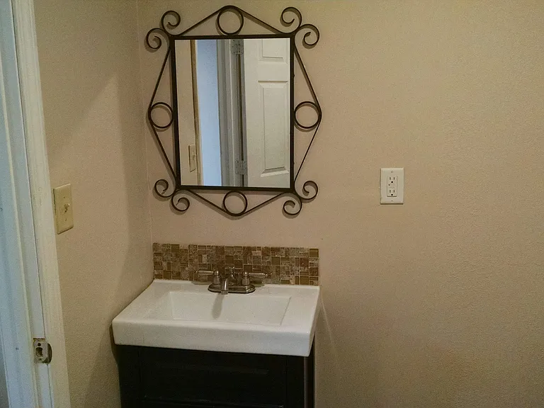 130 W 9th St #3 — Photo 1