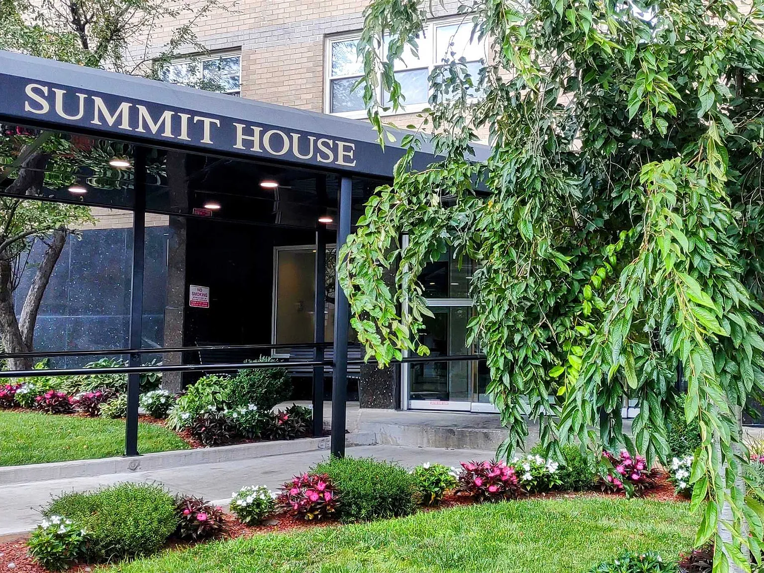 Summit House — Photo 2