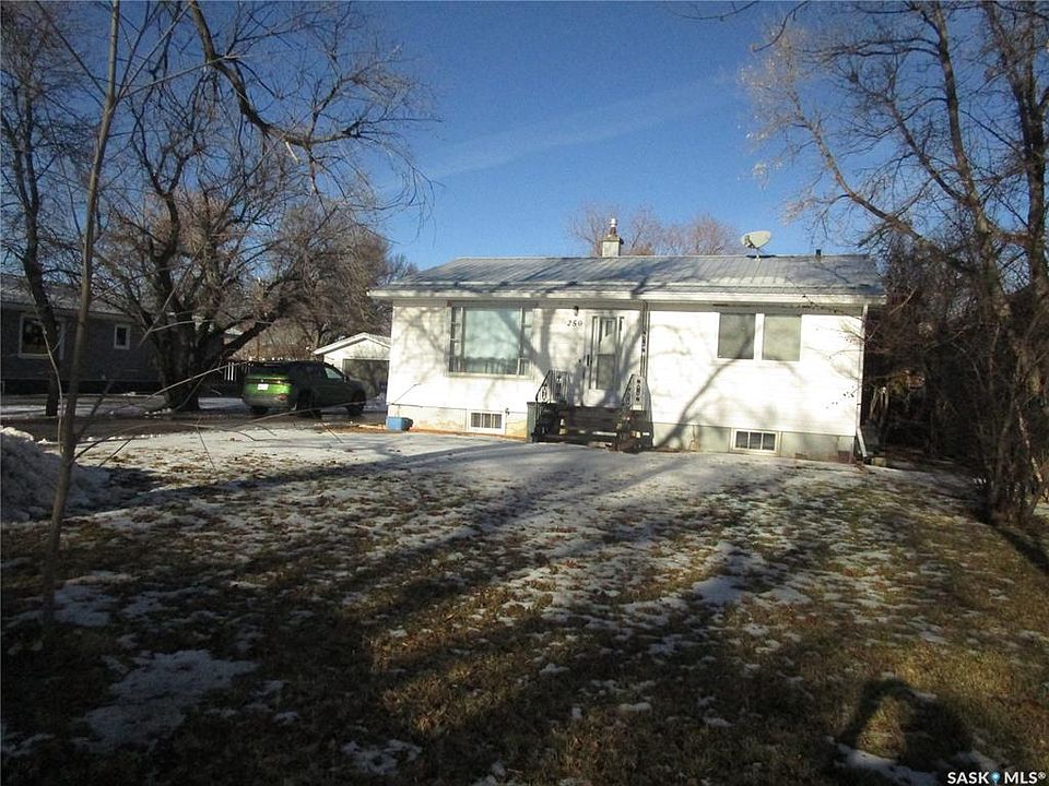 1st image of 250 1st AVENUE W
