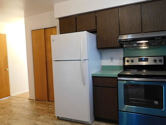 4th image of 3070 Hilltop Dr