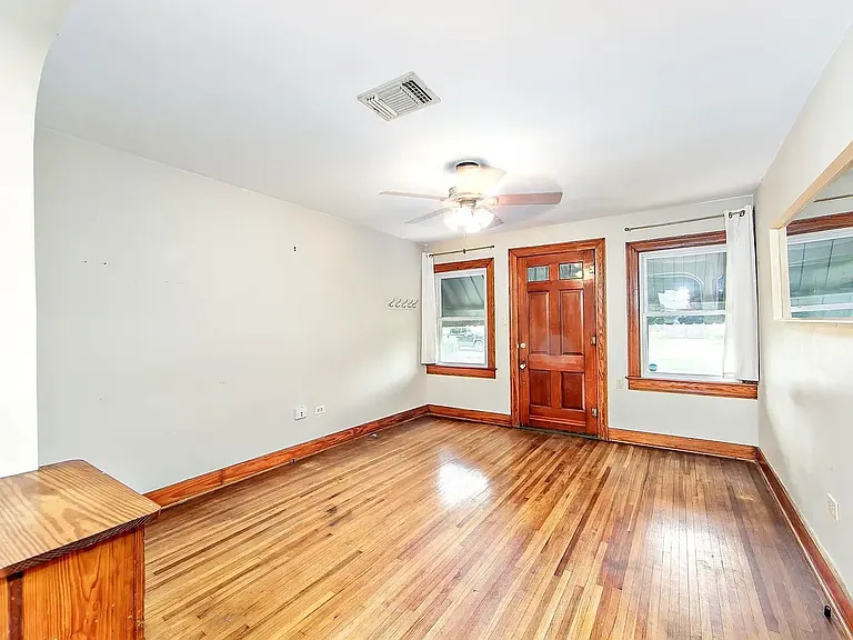 129 Pecan St — Photo 3
