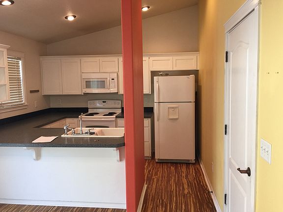 5th image of 518 SE Neptune Ave