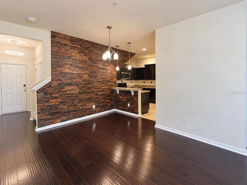 3 bed, 2.5 bath, 2067 sqft, $2,800 — Photo 4