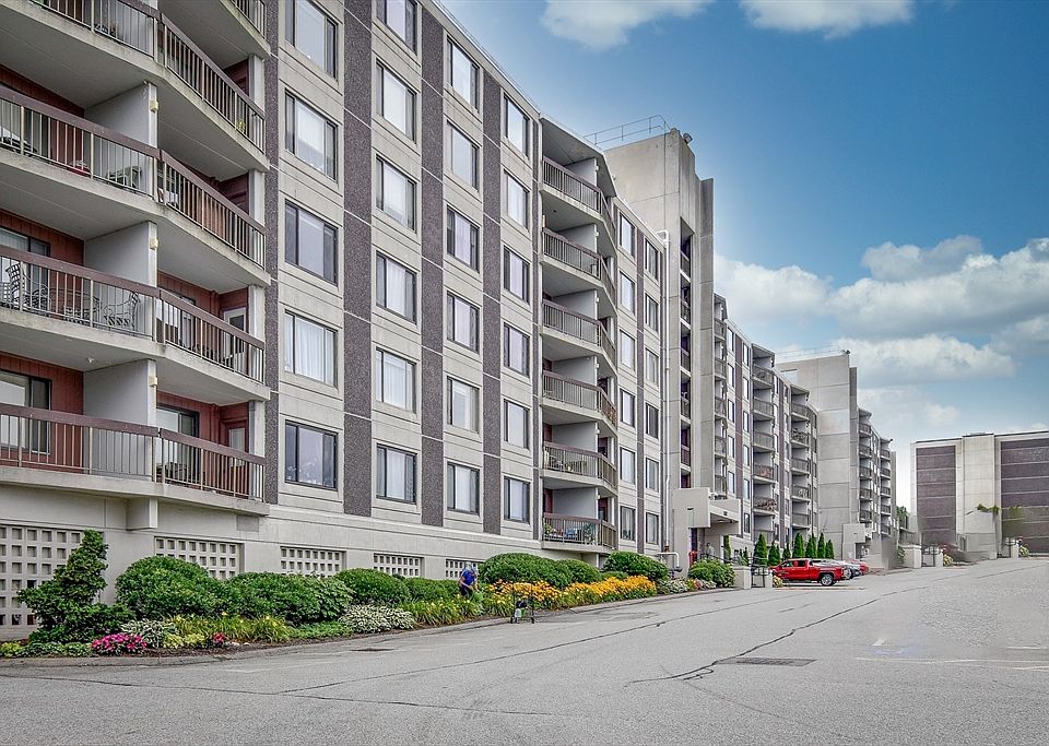 1st image of 1500 Worcester Rd APT 426