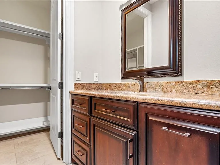 3002 Santa Monica St — Photo 25
